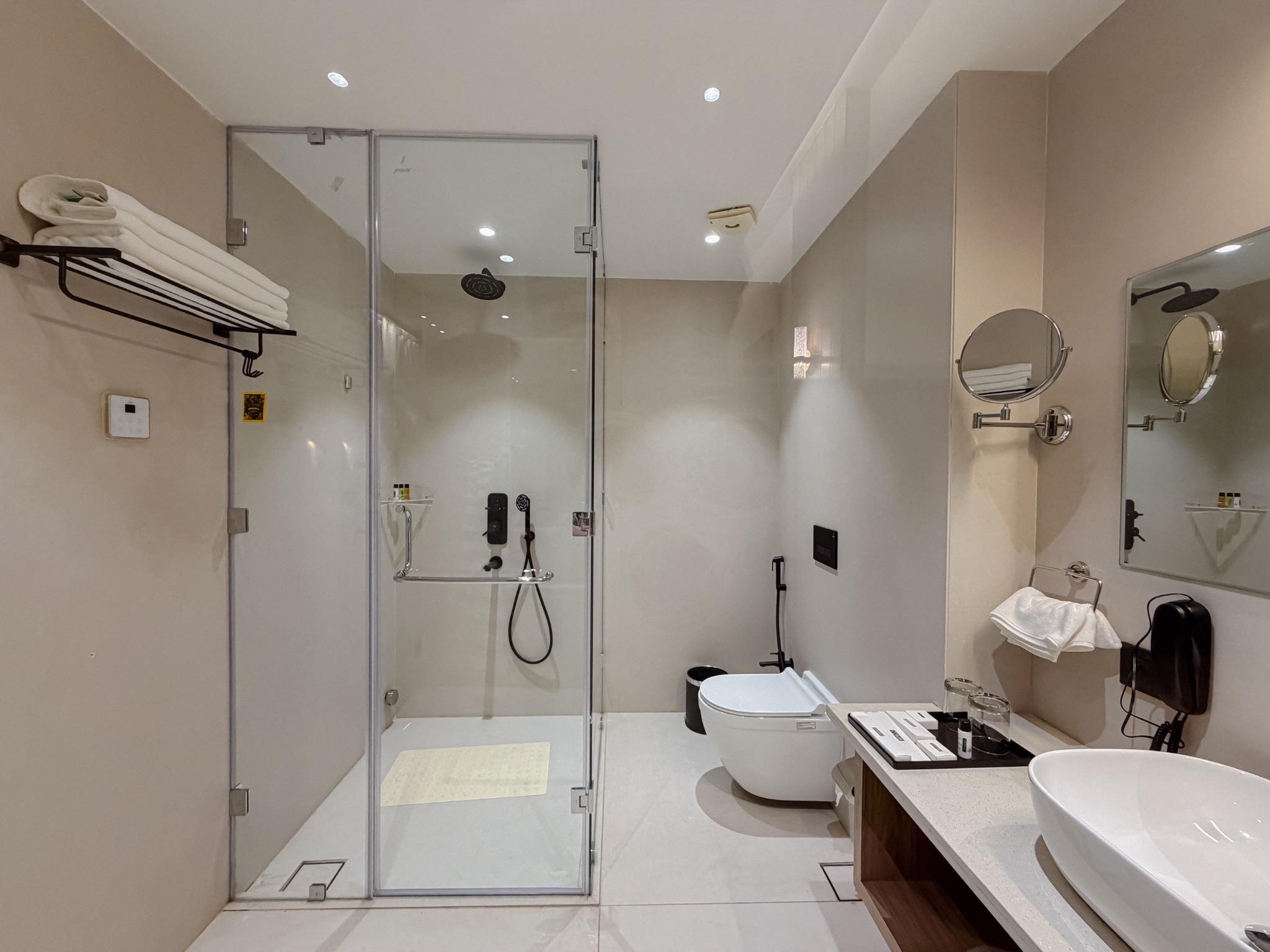 Saffron multi-cuisine restaurant at Stay Orra